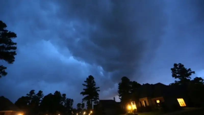 Число погибших в результате штормов и торнадо в США приблизилось к 30