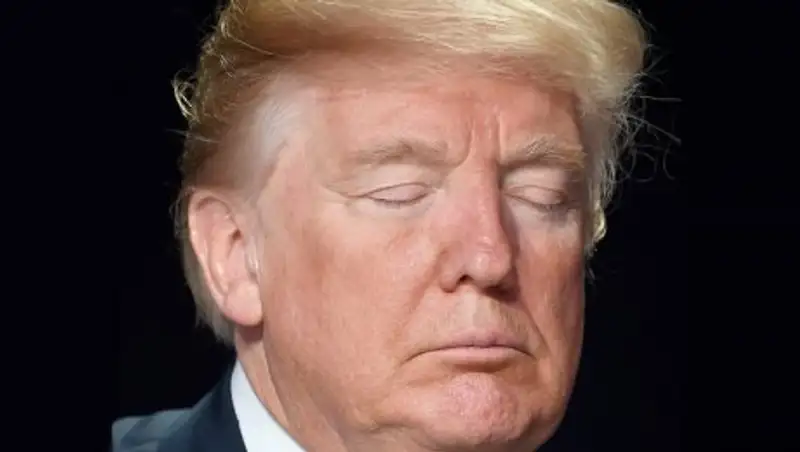 Трамп заснул, слушая речь Обамы