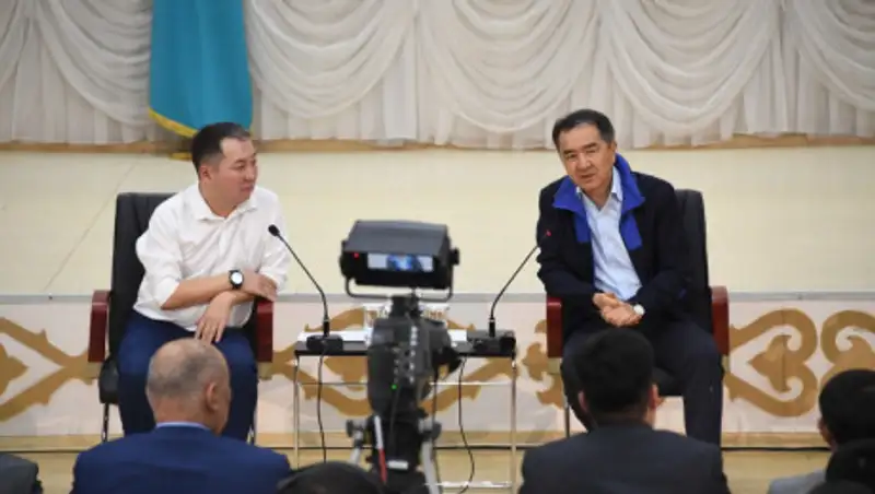 Жители Наурызбайского района Алматы пожаловались акиму на воду, дороги и кражи