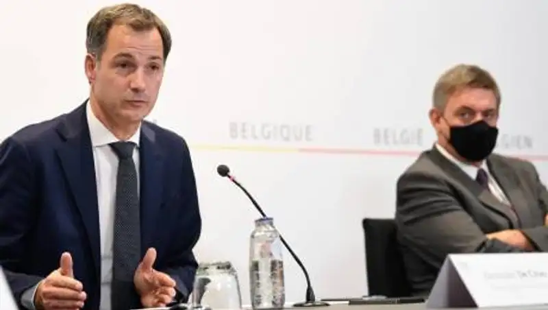 В Бельгии закрыли кафе и ввели комендантский час