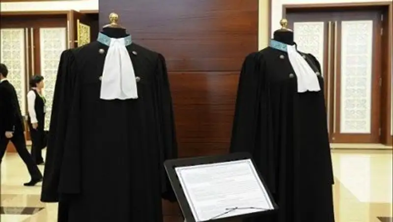 Для казахстанских судей разработают новые мантии