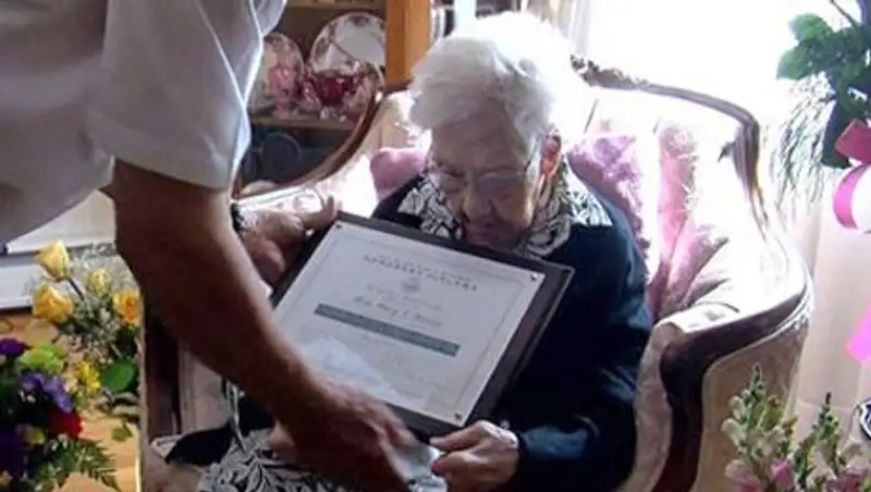 Столетняя американка получила аттестат о среднем образовании