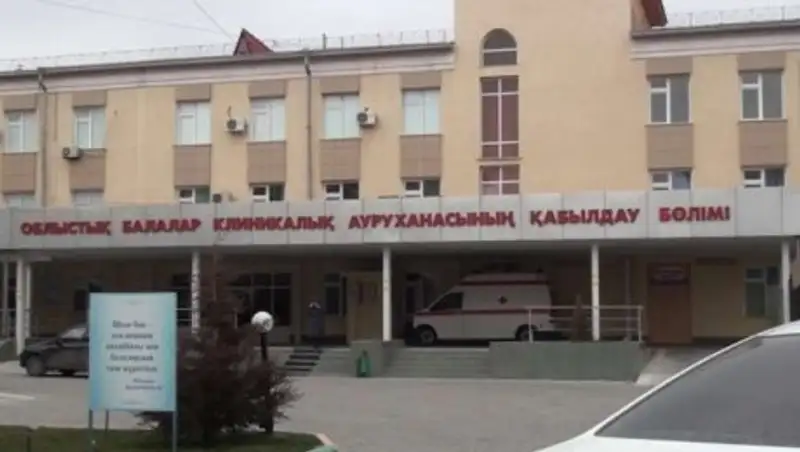 В Шымкенте ребенок выжил после падения с четвертого этажа