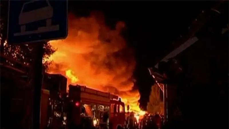 Британцев призвали пересидеть дома пожар на электростанции