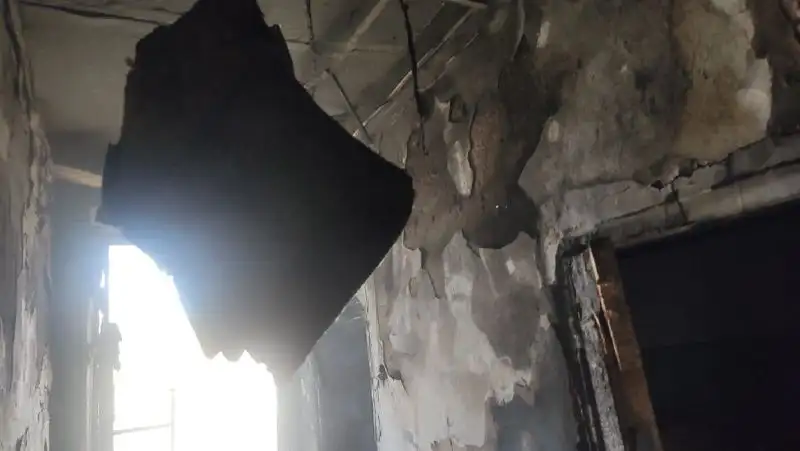 последствия пожара в школе Павлодара, фото - Новости Zakon.kz от 15.04.2022 12:42