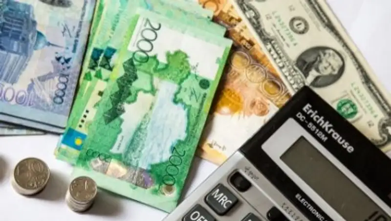 Кредиты казахстанцев на конец января снизились до 12,5 трлн тенге