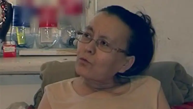 Казахстанцы оказывают помощь инвалиду Марьям Чулаковой, за которой ухаживает 13-летний сын