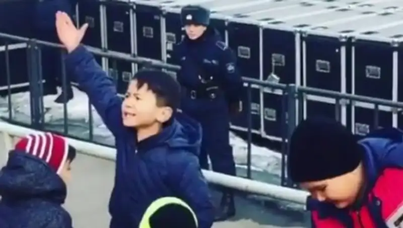 Юный фанат  «завел» трибуны на матче «Кайрат» - «Актобе»