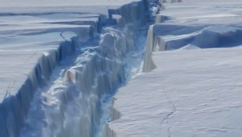 Антарктида раскололась