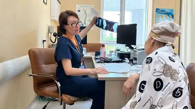 В переполненной больнице Риддера врачи отдают кабинеты под палаты , фото - Новости Zakon.kz от 03.09.2023 03:53