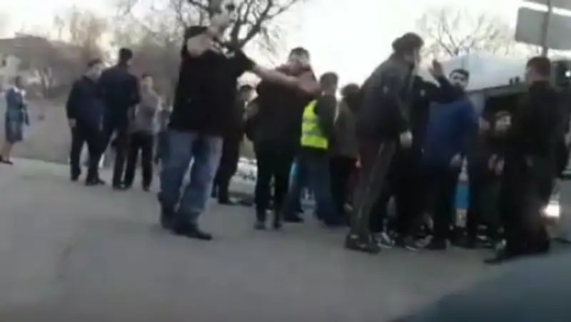 В Алматы очевидцы стали свидетелями драки у кинотеатра "Арман"