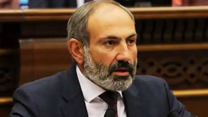 Пашинян с парламентской трибуны назвал Путина "президентом Франции"