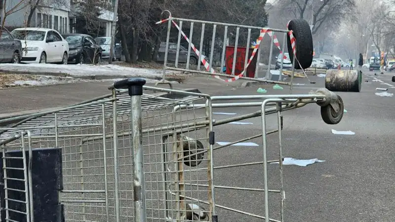 Алматинцев напугали дымовые шашки на улицах города