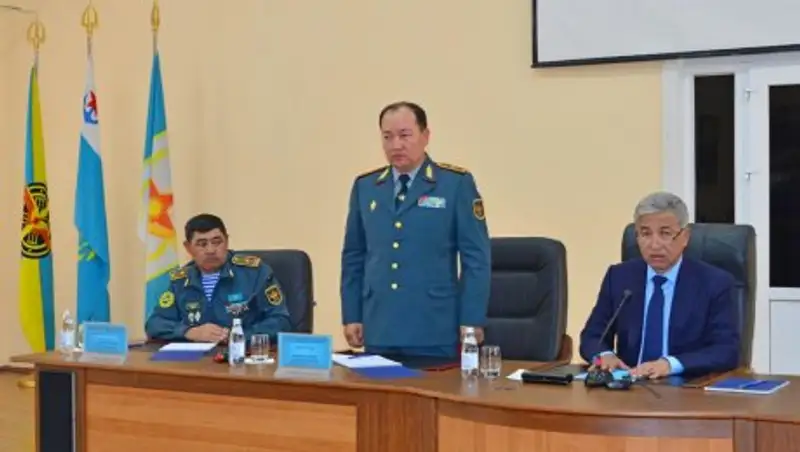 Министр обороны РК представил командующих войсками РгК «Юг» и «Восток»