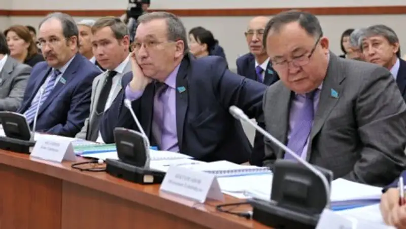 Ввести уголовную ответственность за коррупцию в квазигосударственном секторе требует «Ак жол»