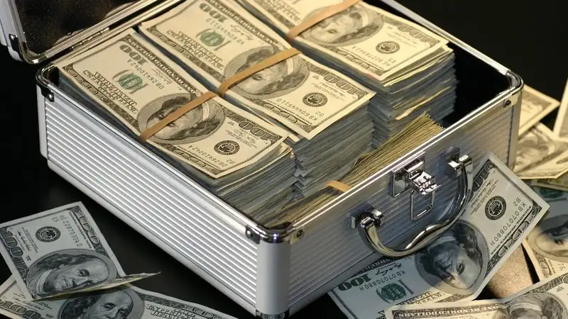 Астролог открыл секрет, кому повезет в деньгах в грядущем ноябре