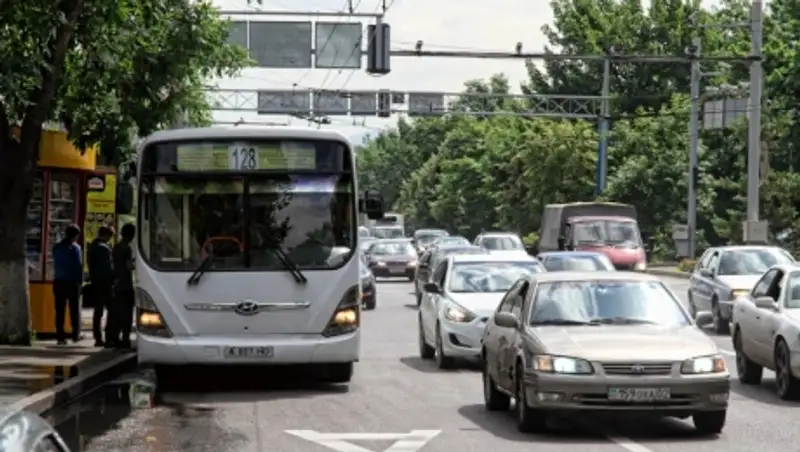 В Алматы оштрафованы более тысячи нарушителей спецполосы