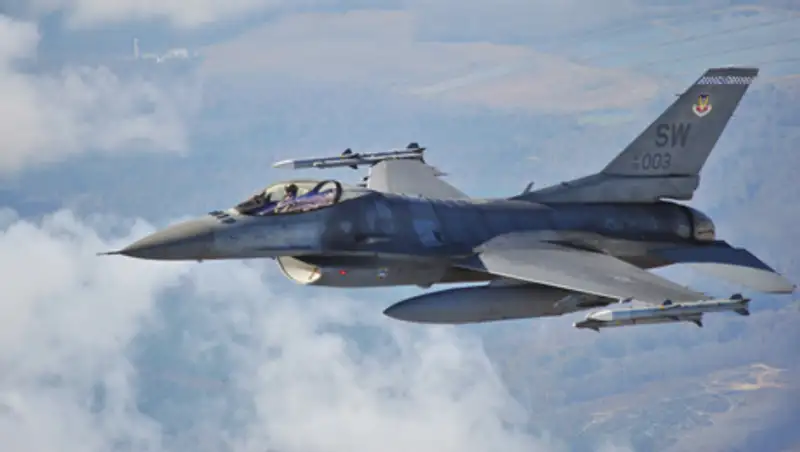 Пентагон посоветовал странам — операторам F-16 проверить самолеты