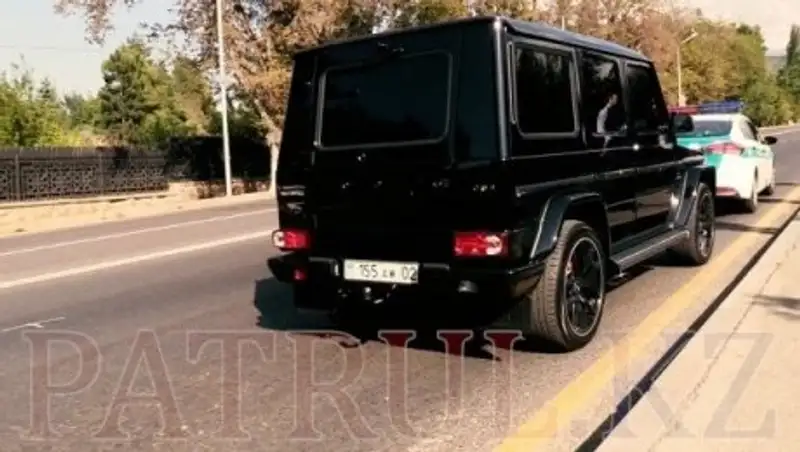 В Алматы растонировали люксовый Gelandewagen