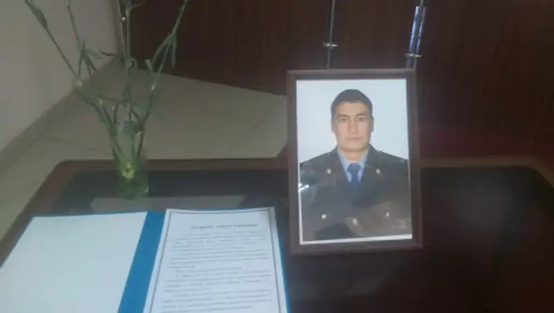 В Костанайской области погиб полицейский, спасая семью от отца-дебошира