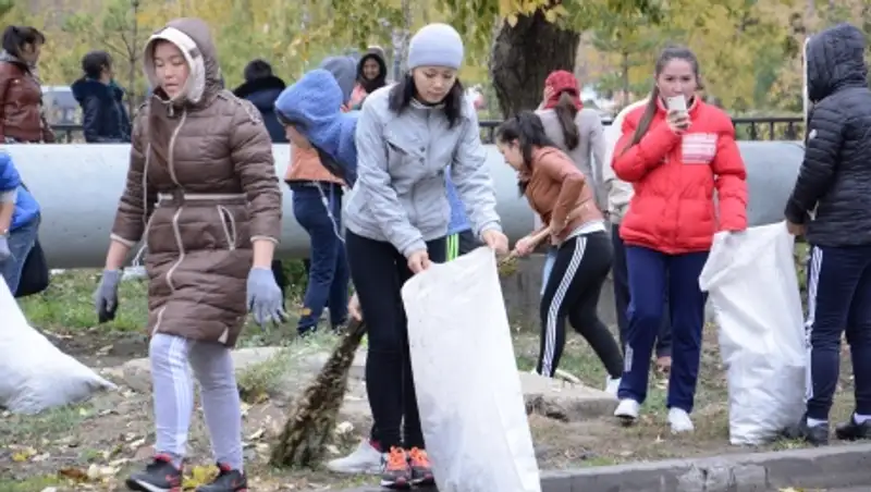 В Кокшетау в общегородском субботнике приняли участие более 6 тысяч горожан