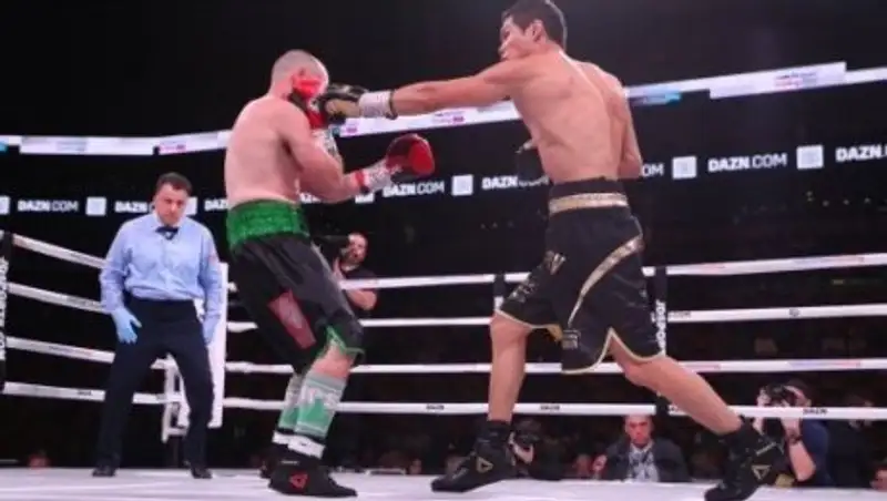 Боксер Елеусинов одержал четвертую победу в профи