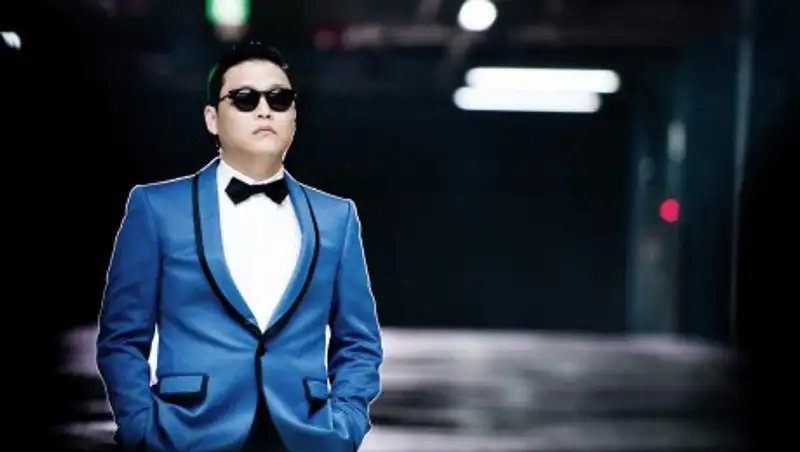 Автор Gangnam Style выпустил два новых клипа