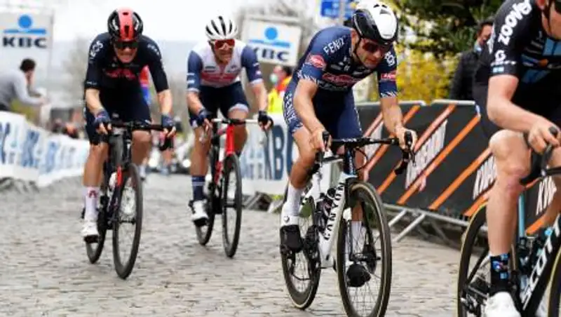 Бельгийский и казахстанский велосипедисты чуть не подрались на Туре Фландрии