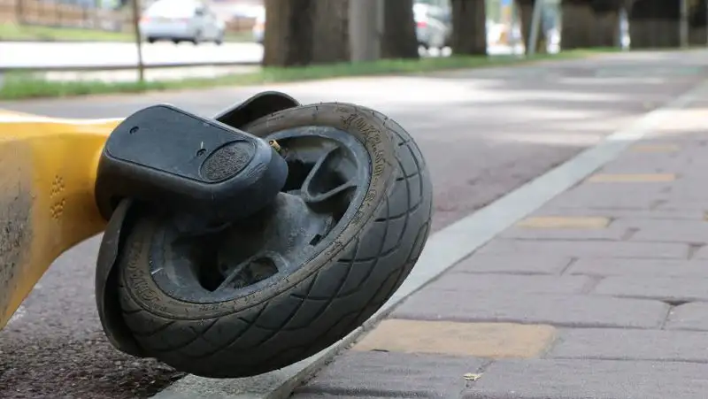 Мужчину на электросамокате сбили насмерть в Усть-Каменогорске