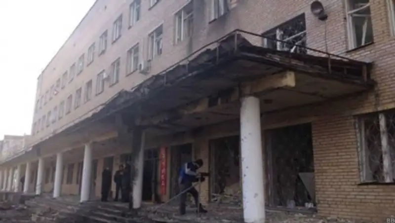 Снаряд разорвался у больницы в Донецке: трое убитых