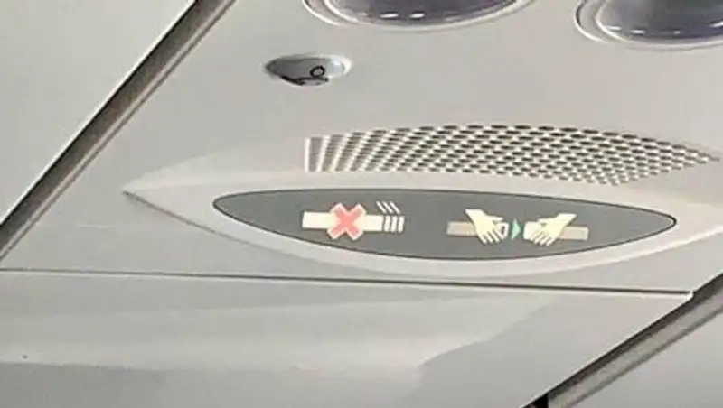 Гражданина Украины оштрафовали в Алматы за курение в самолете