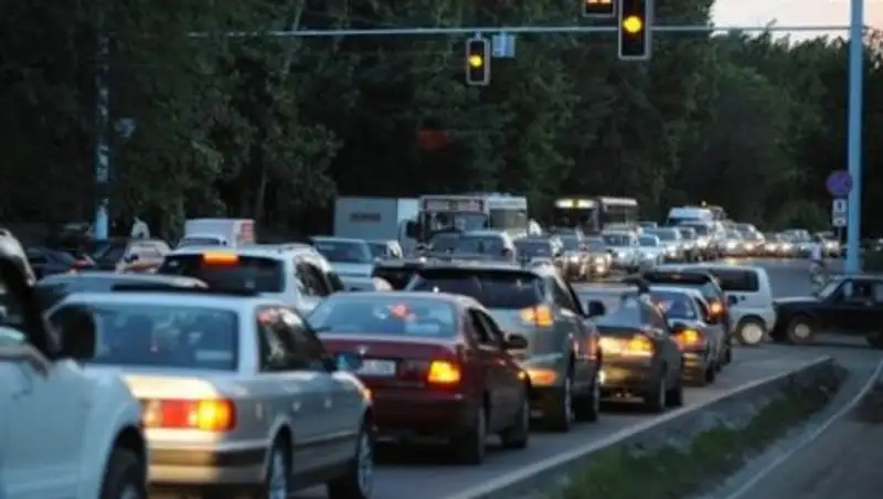 Движение на перекрестках Алматы будет затруднено до сентября