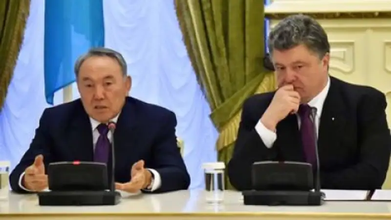 Порошенко рассчитывает на активную позицию Назарбаева в выполнении минских договоренностей