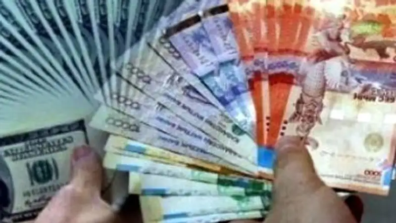 Курс российского рубля к доллару вызывает беспокойство у казахстанских экономистов