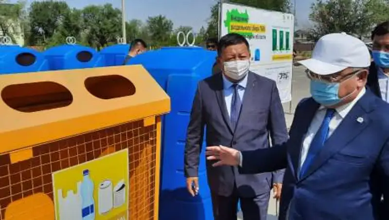 Актобе передали технику и оборудование для раздельного сбора ТБО
