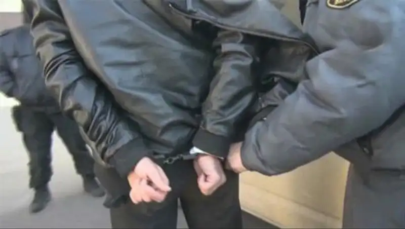 Опубликовано первое видео громкого расстрела московским полицейским своих коллег  