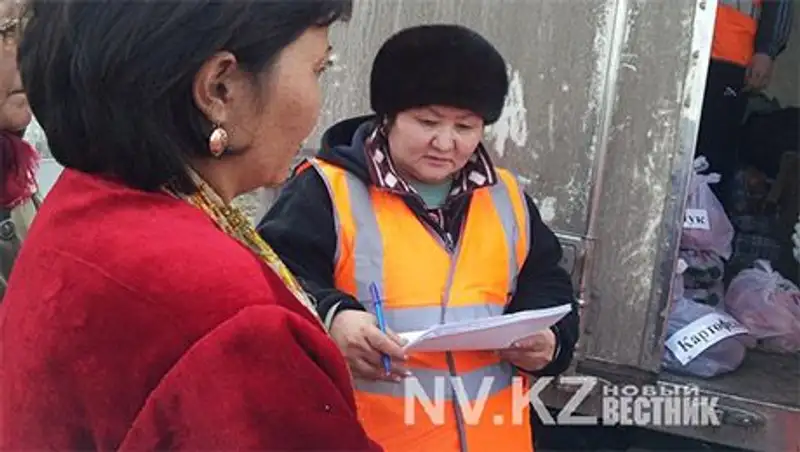 Как раздают гуманитарную помощь пострадавшим жителям Кокпекты