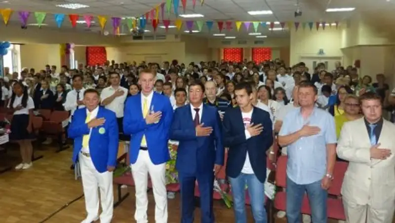 Олимпийский чемпион Баландин посетил родную школу 