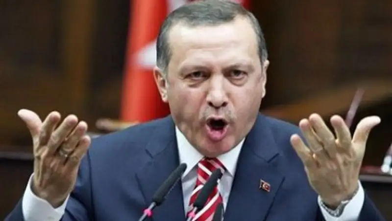 Кортеж турецкого президента попал в аварию