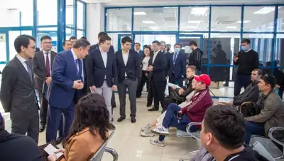 Посещение МФЦА, фото - Новости Zakon.kz от 15.04.2022 20:18