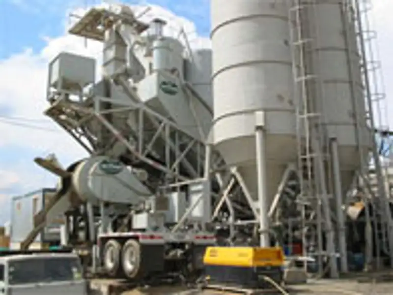 На бетонном заводе в Астане погиб упавший в бетономешалку рабочий, фото - Новости Zakon.kz от 22.12.2011 16:02