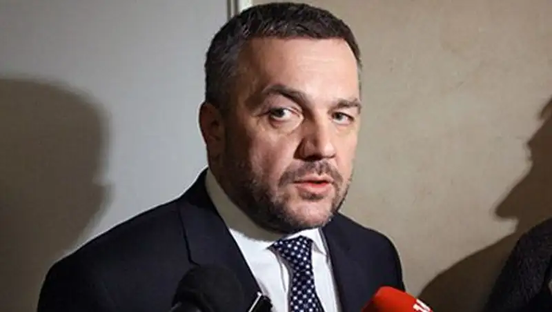 Бывшего генпрокурора Украины забросали тортами