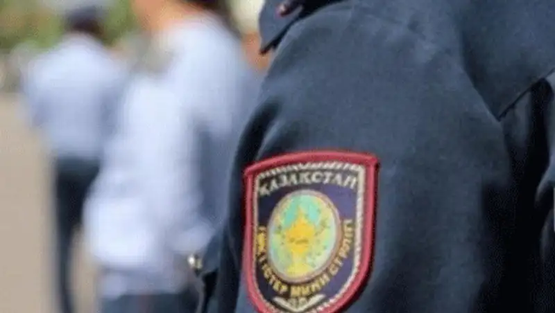 В Жезказгане молодые полицейские приняли присягу, фото - Новости Zakon.kz от 16.12.2013 17:17