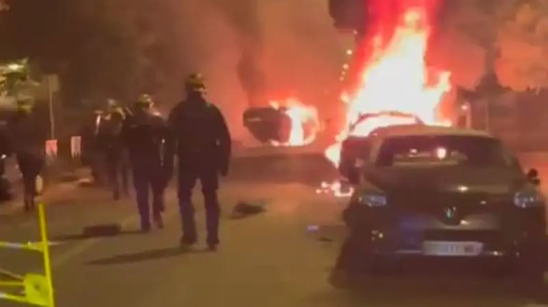 Беспорядки во Франции продолжаются вторые сутки