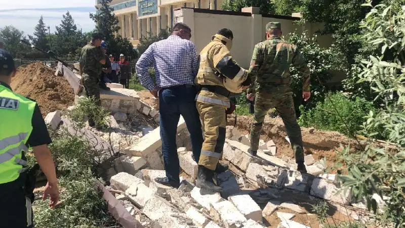 Стеной насмерть придавило рабочего в Актау