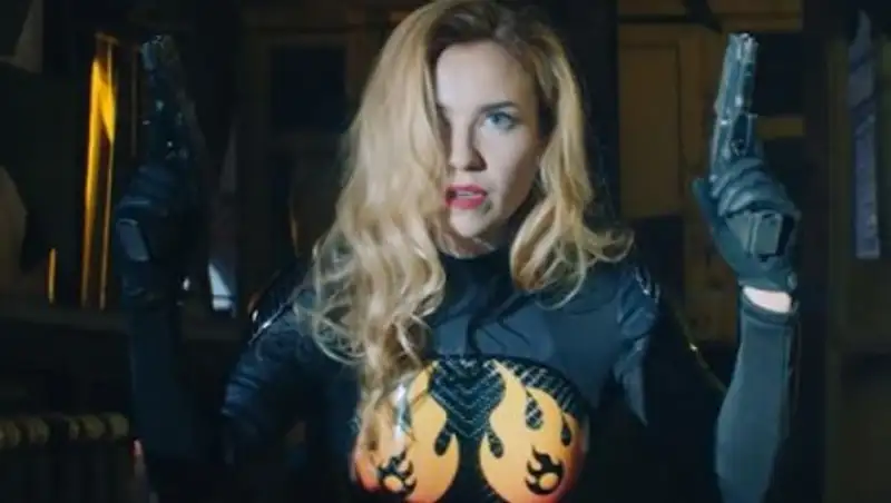 Группа «Ленинград» выпустила новый клип о суперженщине