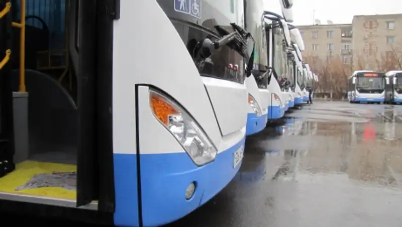 В Кызылорду доставлены новые автобусы, удобные для инвалидов