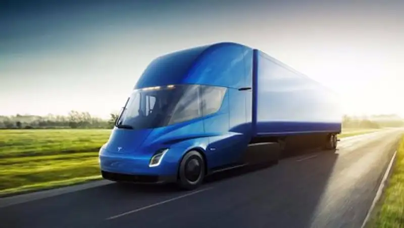Электрический тягач Tesla представлен официально