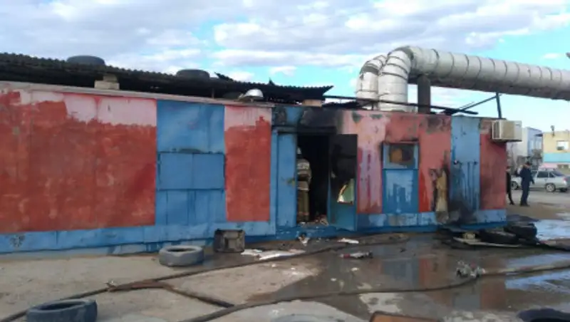 В Актау мужчина пострадал при пожаре в неработающей автомастерской