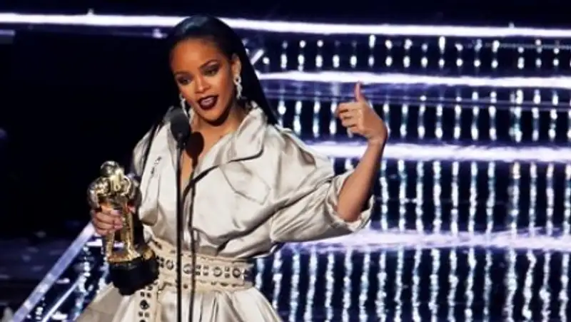 Певица Рианна обозвала Трампа аморальной свиньей